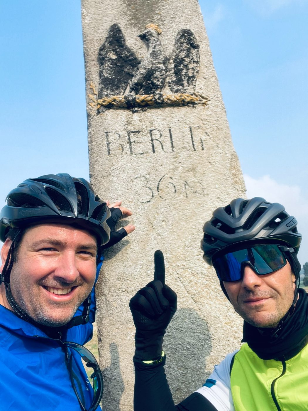 Am Meilenstein – noch 30 km bis Berlin