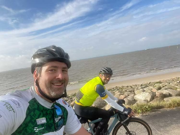 Martin und Oliver unterwegs auf der Radtour an der Nordsee